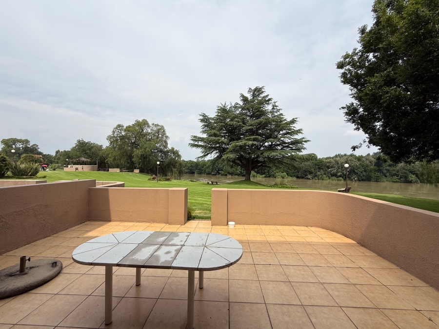 2 Bedroom Property for Sale in Peacehaven Gauteng
