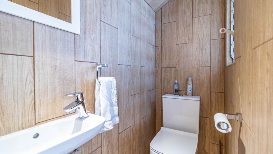 2 Bedroom Property for Sale in Peacehaven Gauteng