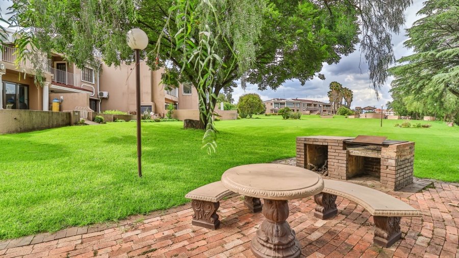 2 Bedroom Property for Sale in Peacehaven Gauteng