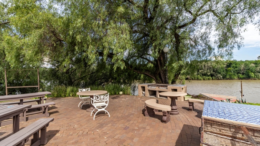 2 Bedroom Property for Sale in Peacehaven Gauteng