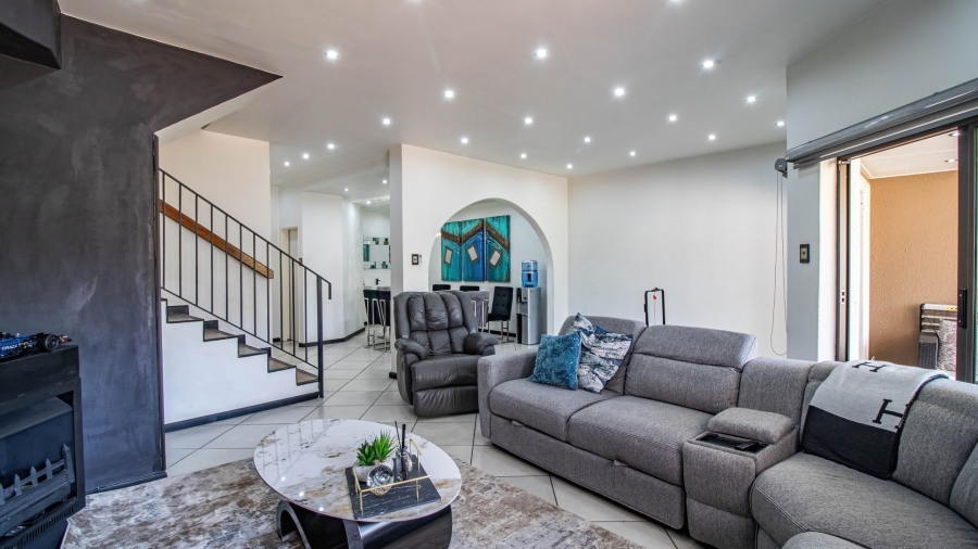 3 Bedroom Property for Sale in Peacehaven Gauteng