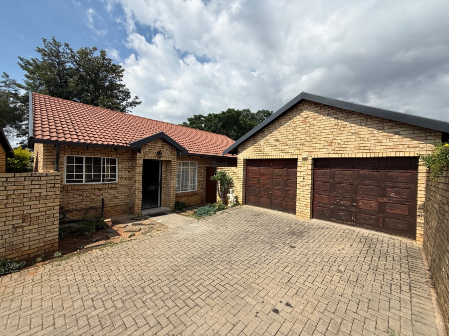 3 Bedroom Property for Sale in Die Wilgers Gauteng