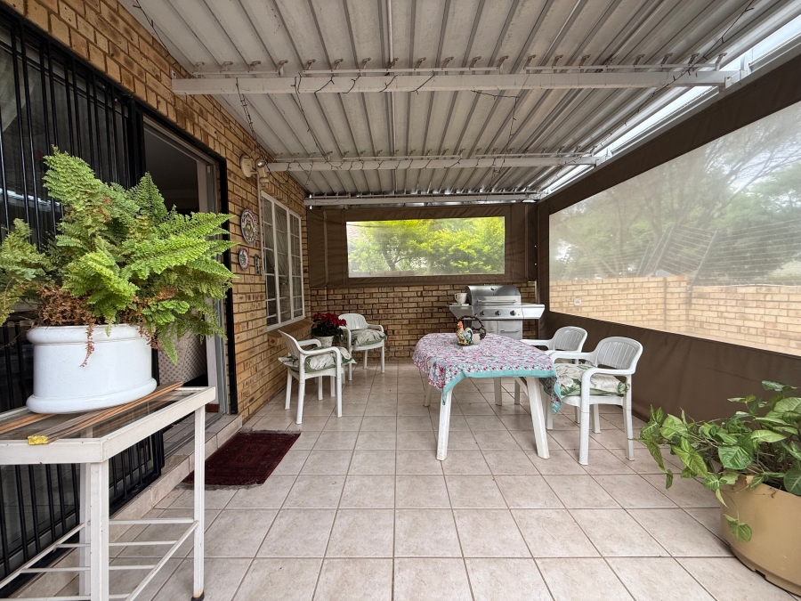 3 Bedroom Property for Sale in Die Wilgers Gauteng