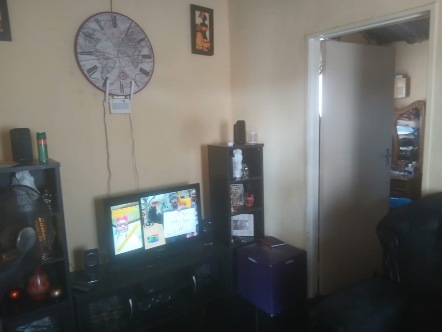 1 Bedroom Property for Sale in Mohlakeng Gauteng