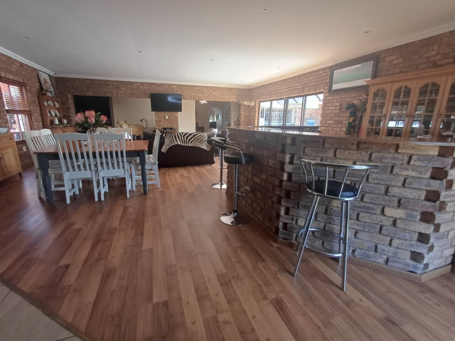4 Bedroom Property for Sale in Helikonpark Gauteng