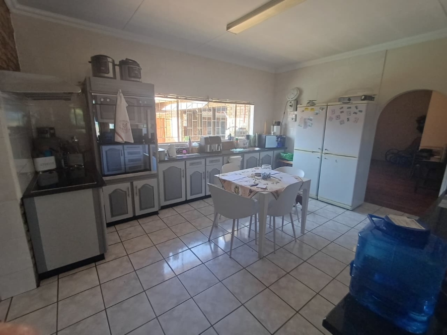 4 Bedroom Property for Sale in Helikonpark Gauteng