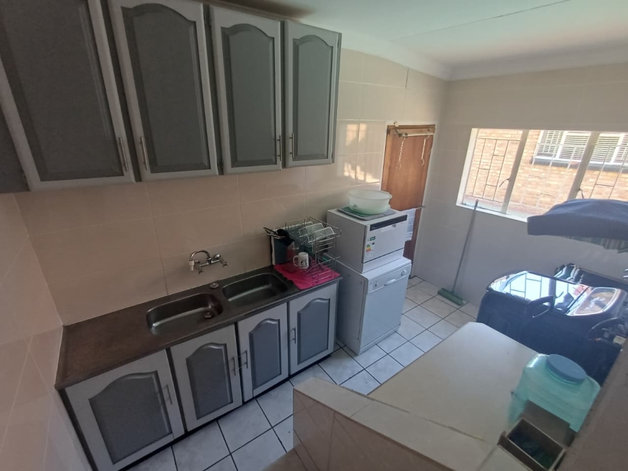 4 Bedroom Property for Sale in Helikonpark Gauteng