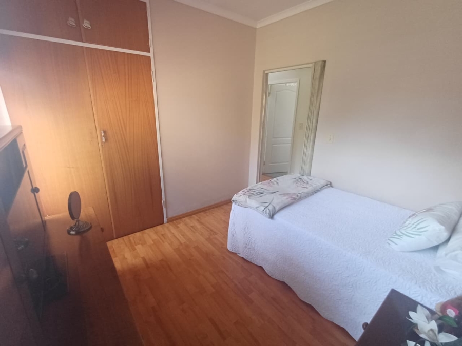 4 Bedroom Property for Sale in Helikonpark Gauteng