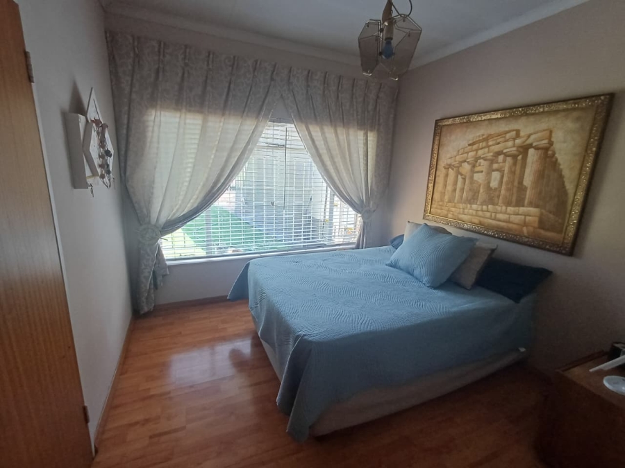 4 Bedroom Property for Sale in Helikonpark Gauteng