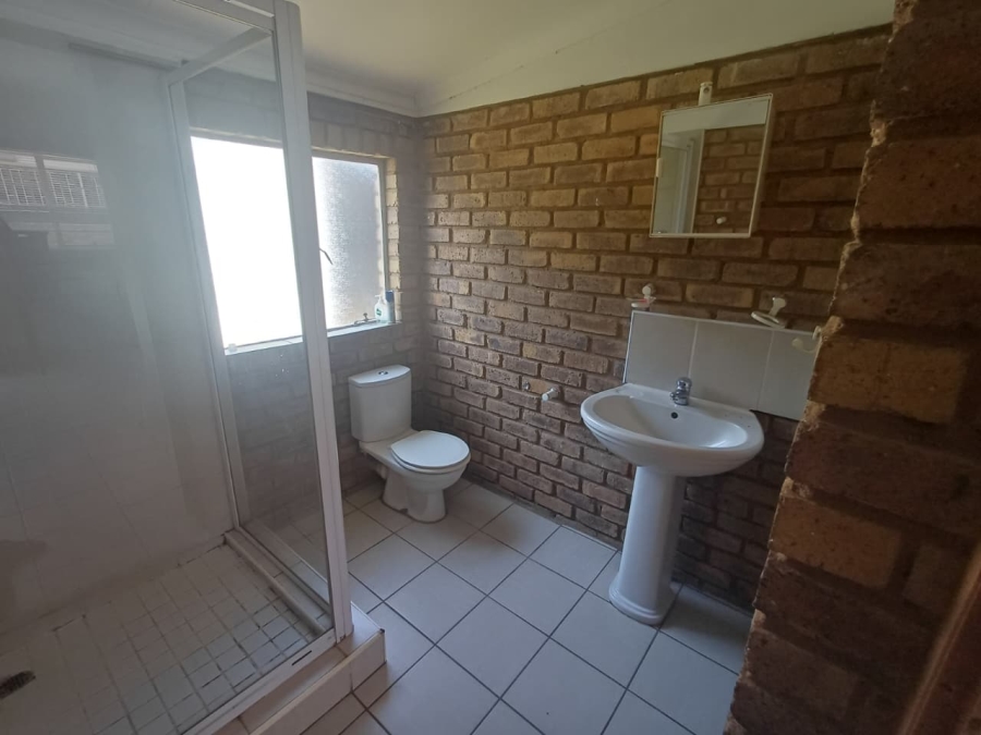 4 Bedroom Property for Sale in Helikonpark Gauteng