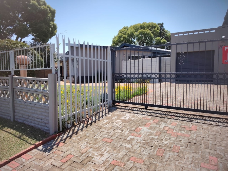 4 Bedroom Property for Sale in Greenhills Gauteng