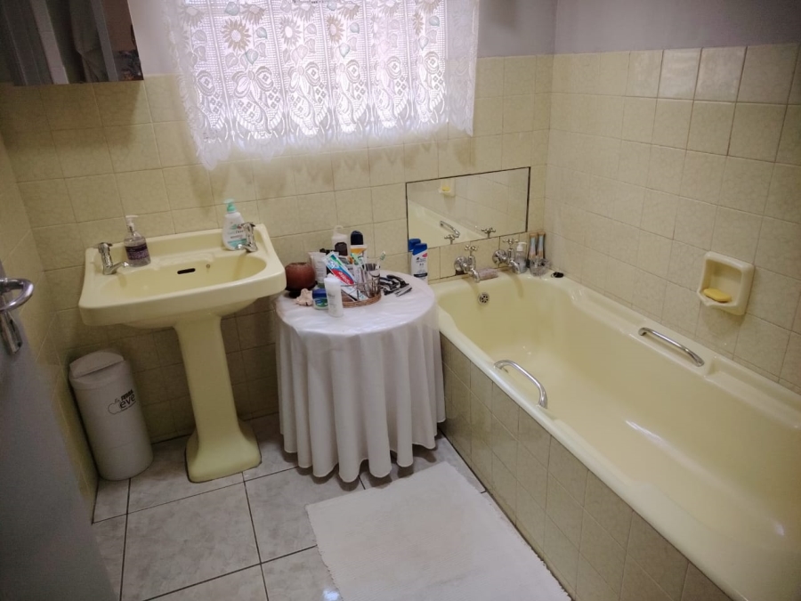 4 Bedroom Property for Sale in Greenhills Gauteng