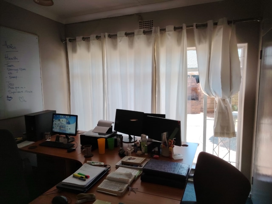 4 Bedroom Property for Sale in Greenhills Gauteng