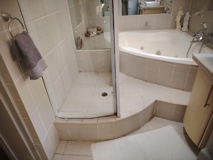 4 Bedroom Property for Sale in Greenhills Gauteng