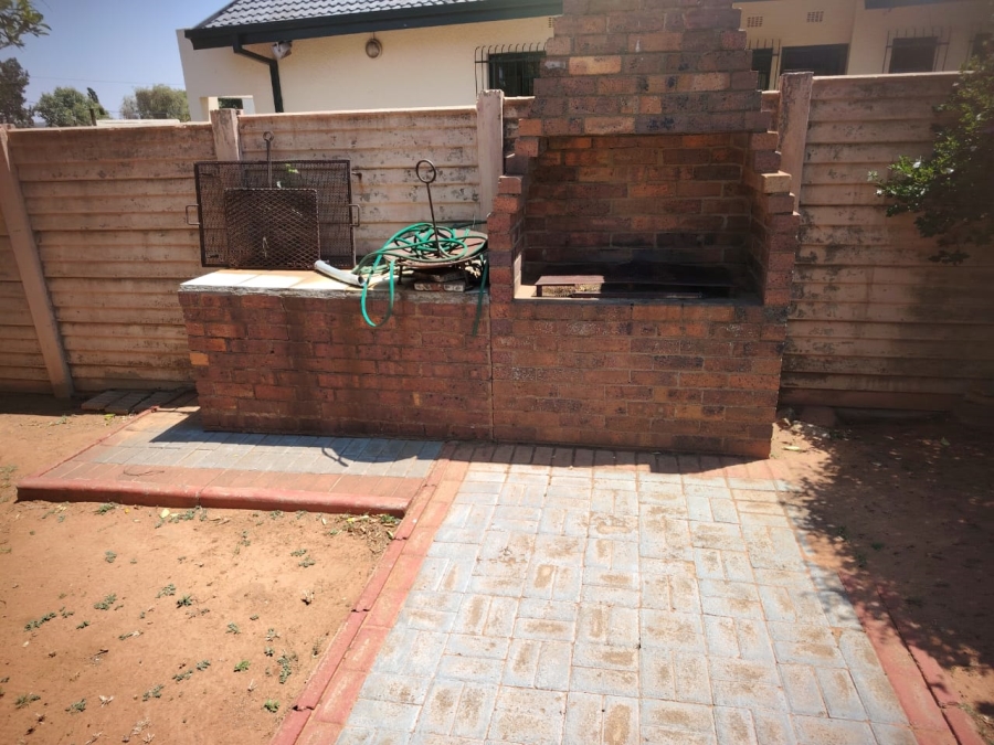 4 Bedroom Property for Sale in Greenhills Gauteng