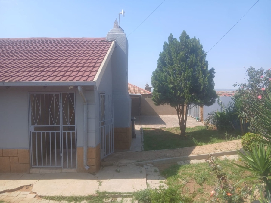 3 Bedroom Property for Sale in Toekomsrus Gauteng