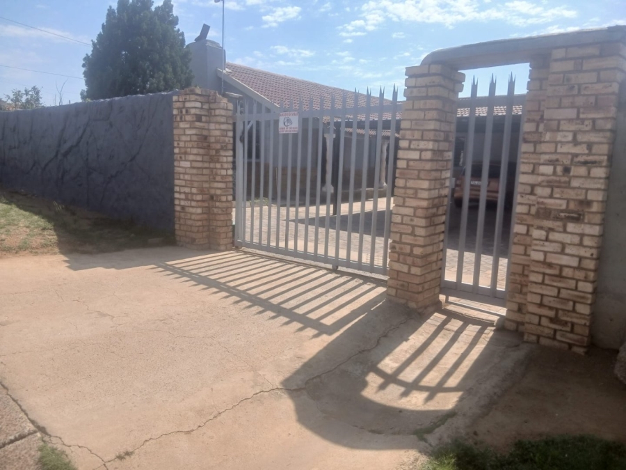 3 Bedroom Property for Sale in Toekomsrus Gauteng