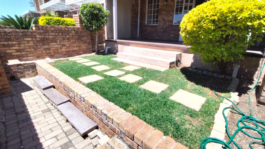 2 Bedroom Property for Sale in Constantia Kloof Gauteng