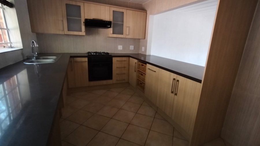 2 Bedroom Property for Sale in Constantia Kloof Gauteng