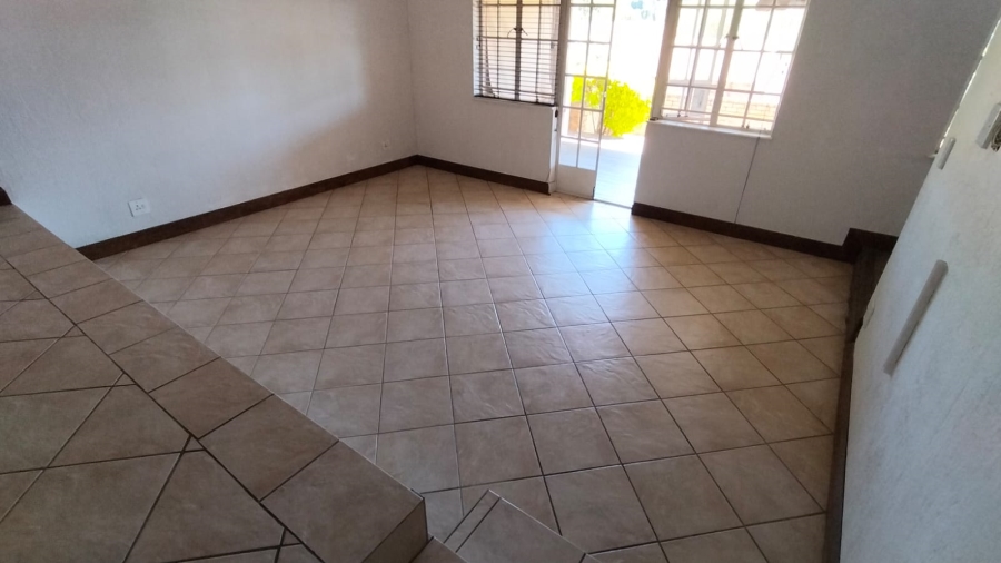 2 Bedroom Property for Sale in Constantia Kloof Gauteng