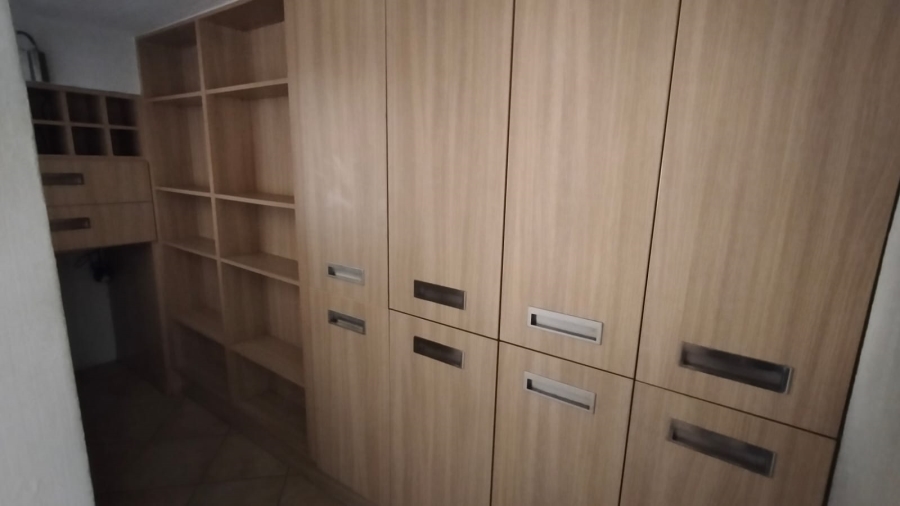 2 Bedroom Property for Sale in Constantia Kloof Gauteng