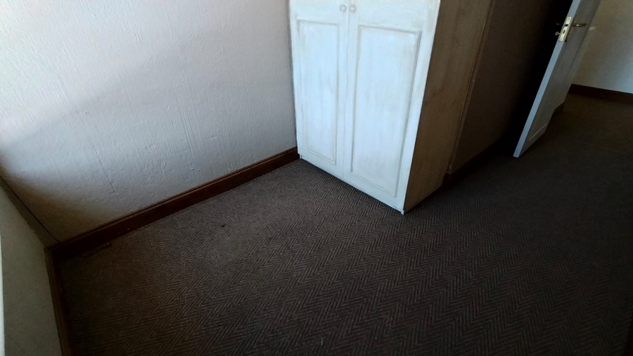 2 Bedroom Property for Sale in Constantia Kloof Gauteng