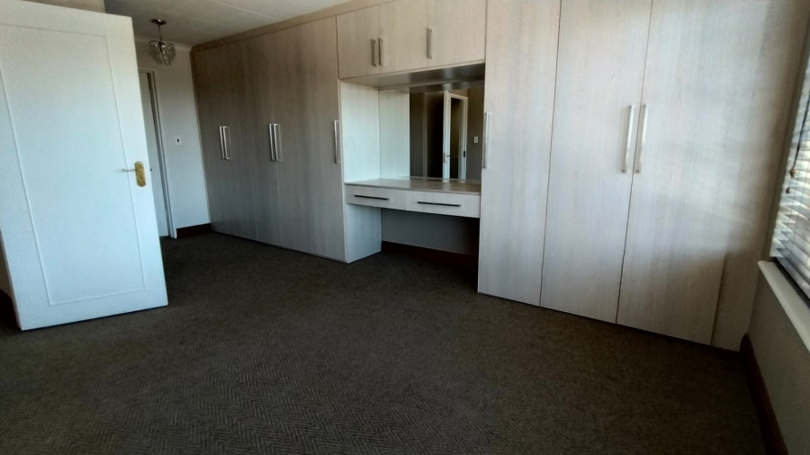 2 Bedroom Property for Sale in Constantia Kloof Gauteng