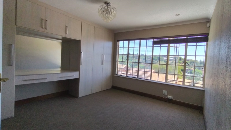 2 Bedroom Property for Sale in Constantia Kloof Gauteng