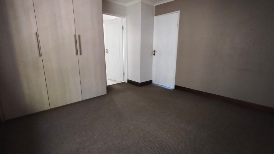 2 Bedroom Property for Sale in Constantia Kloof Gauteng