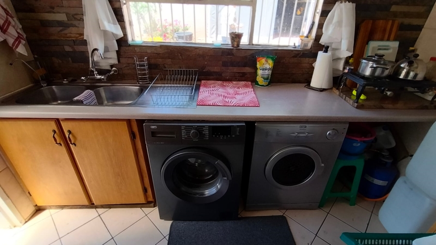 4 Bedroom Property for Sale in Rangeview Gauteng