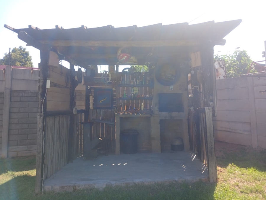 4 Bedroom Property for Sale in Mindalore Gauteng