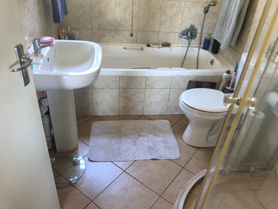 2 Bedroom Property for Sale in Constantia Kloof Gauteng