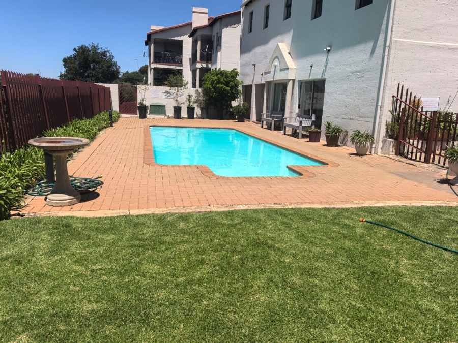 2 Bedroom Property for Sale in Constantia Kloof Gauteng
