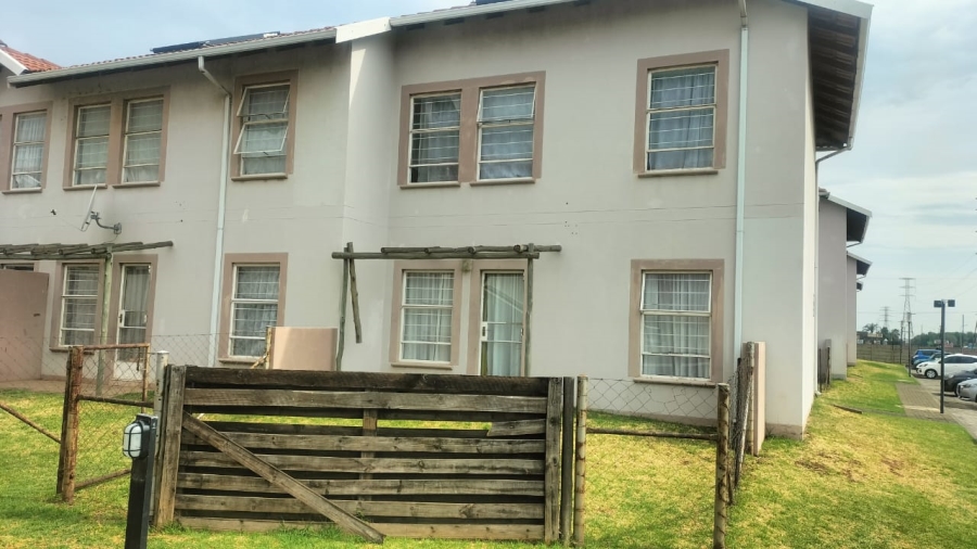 2 Bedroom Property for Sale in Aureus Gauteng
