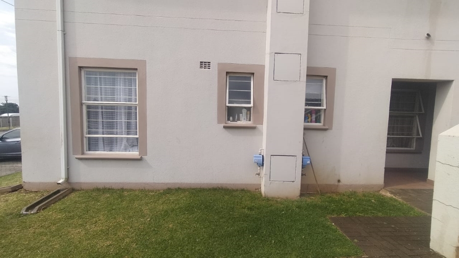 2 Bedroom Property for Sale in Aureus Gauteng