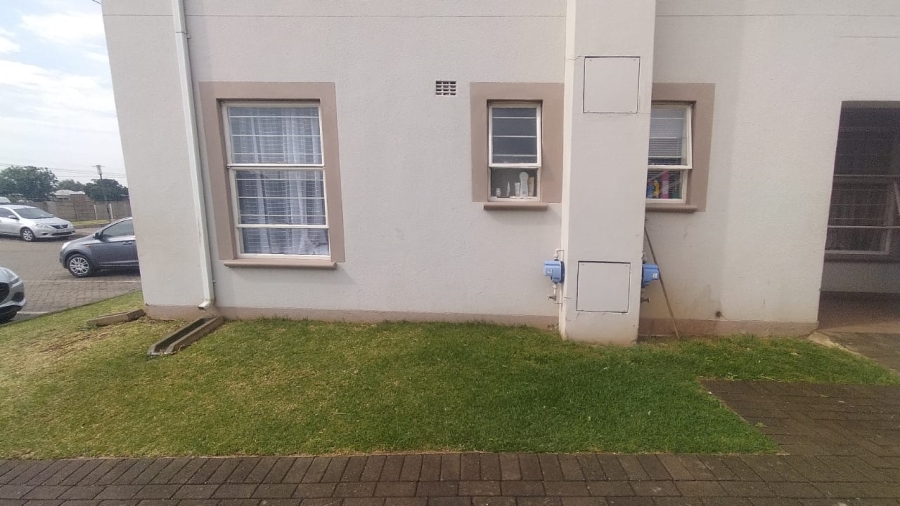2 Bedroom Property for Sale in Aureus Gauteng