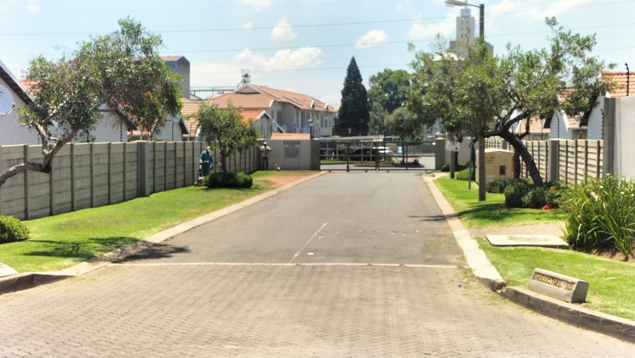 2 Bedroom Property for Sale in Aureus Gauteng