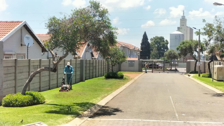 2 Bedroom Property for Sale in Aureus Gauteng