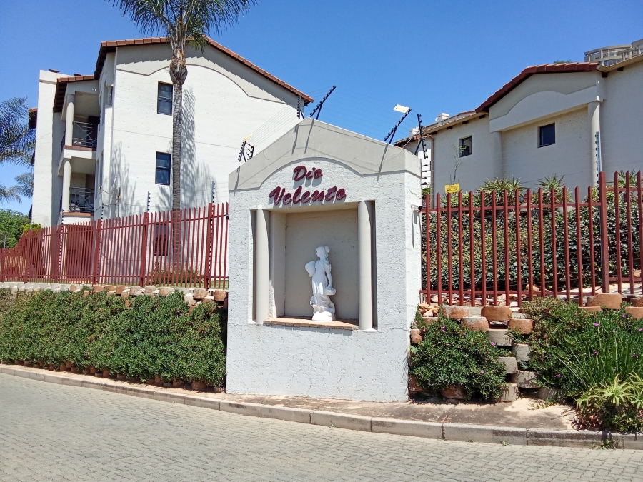 2 Bedroom Property for Sale in Constantia Kloof Gauteng
