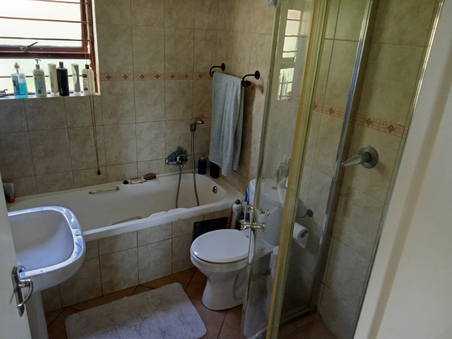 2 Bedroom Property for Sale in Constantia Kloof Gauteng