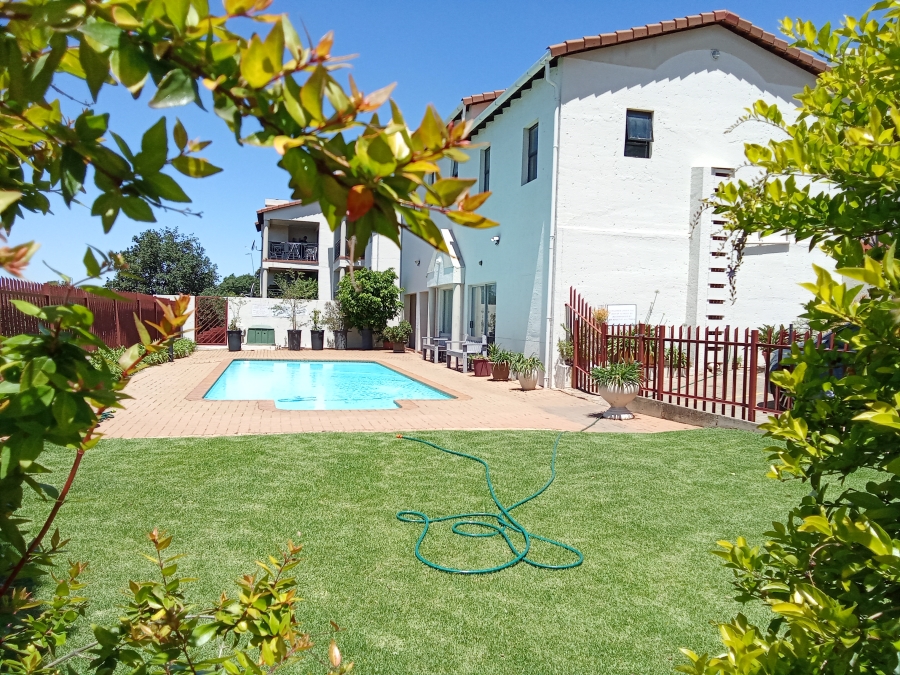 2 Bedroom Property for Sale in Constantia Kloof Gauteng