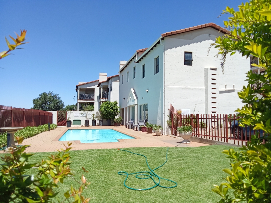 2 Bedroom Property for Sale in Constantia Kloof Gauteng