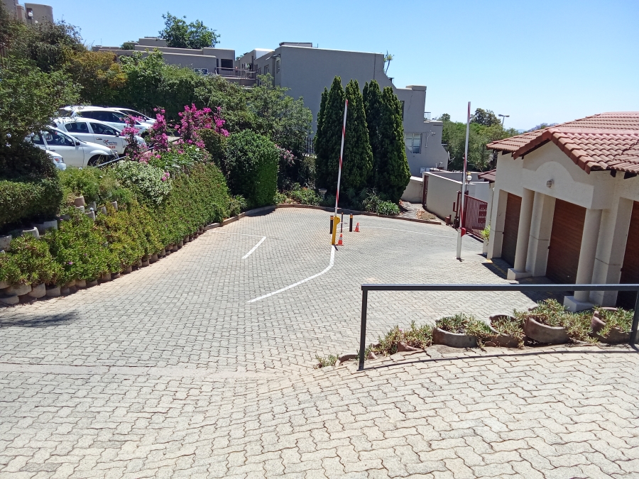 2 Bedroom Property for Sale in Constantia Kloof Gauteng