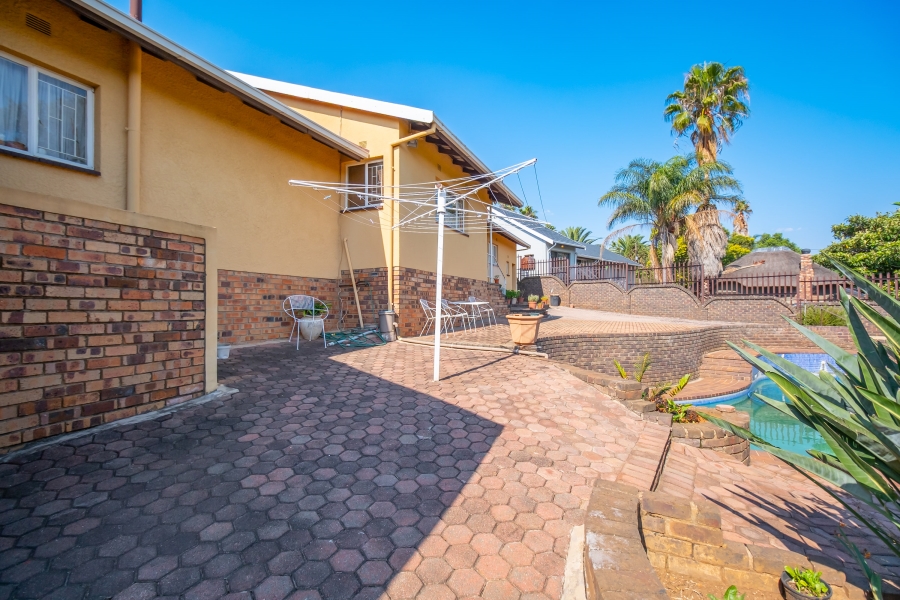 3 Bedroom Property for Sale in Rangeview Gauteng