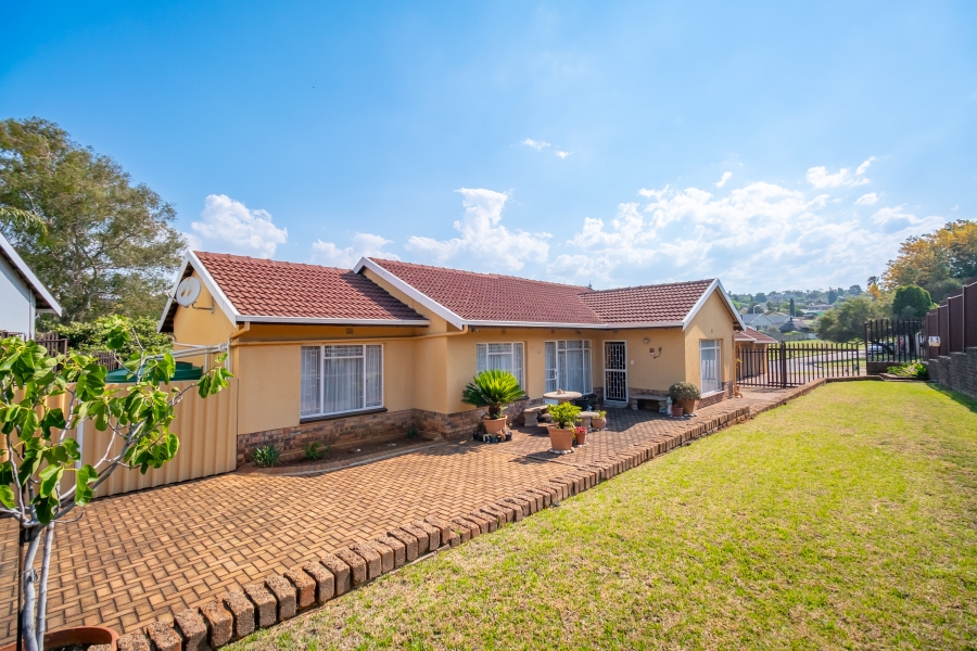3 Bedroom Property for Sale in Rangeview Gauteng