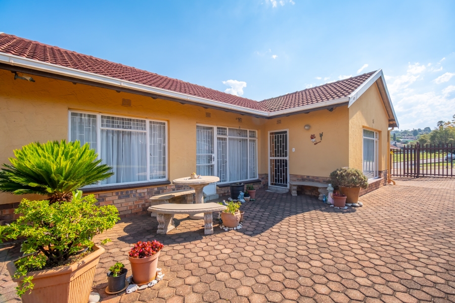 3 Bedroom Property for Sale in Rangeview Gauteng
