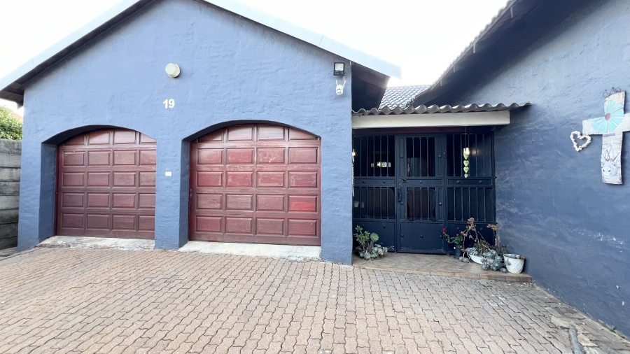 3 Bedroom Property for Sale in Randpoort Gauteng