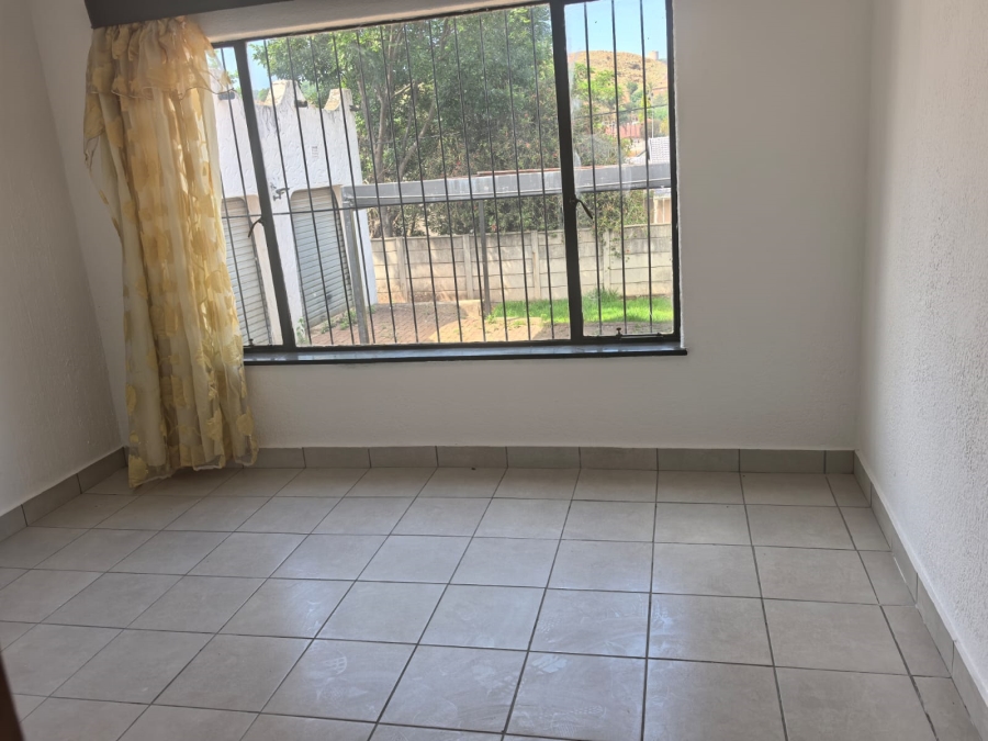 4 Bedroom Property for Sale in Wilro Park Gauteng