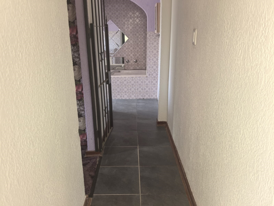 4 Bedroom Property for Sale in Wilro Park Gauteng