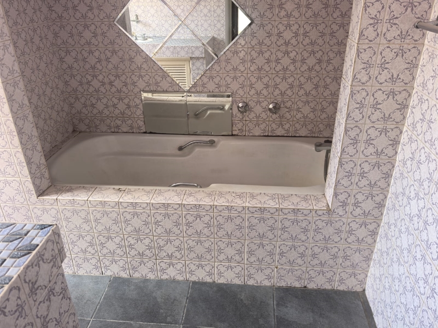 4 Bedroom Property for Sale in Wilro Park Gauteng